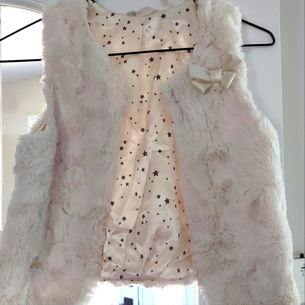 🩷 Youth Faux Fur Vest with Star Lining and Bow